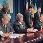 Raam op Rusland: Boedapest 1994. V.l.n.r. Jeltsin (Rusland), Clinton (VS), Koetsjma (Oekraïne) en Major (VK). Foto Wikimedia