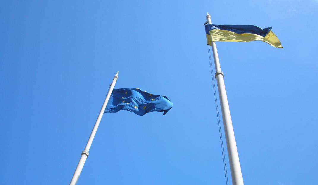 EU and Ukranian flag