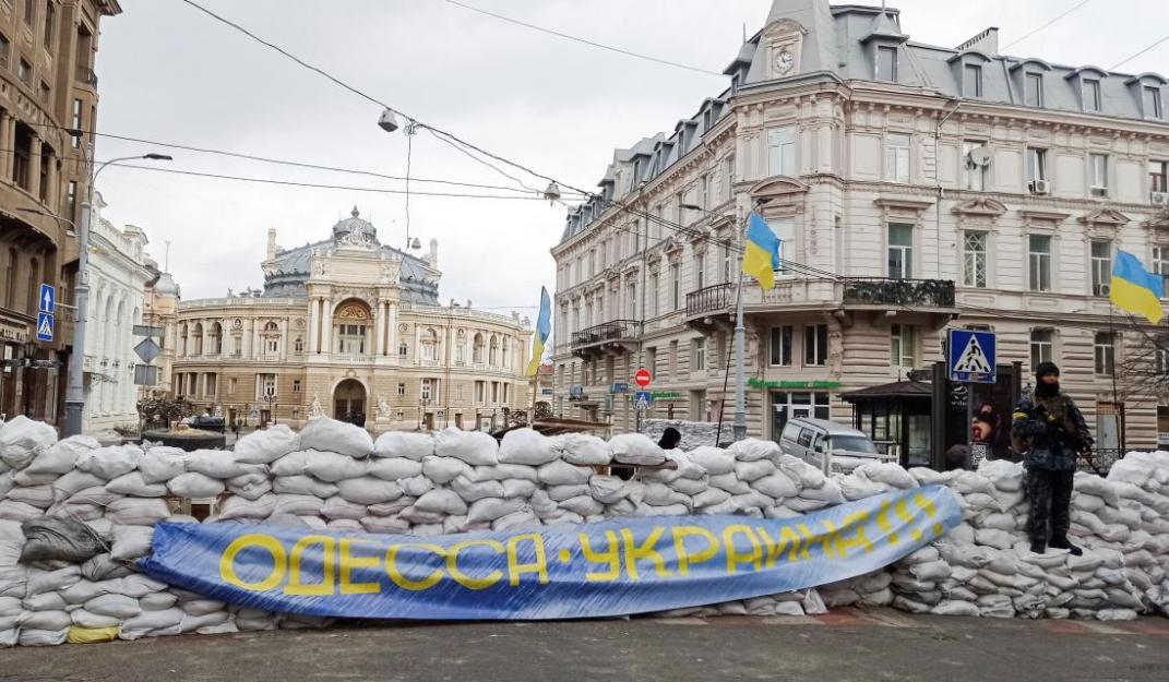 Source: A barricade made of sandbags in central Odessa, Ukraine ©Reuters
