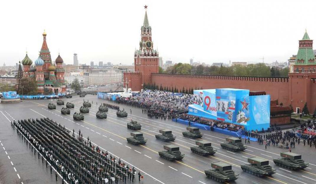 Raam op Rusland: Militaire parade op 9 mei 2021, foto Kremlin.ru