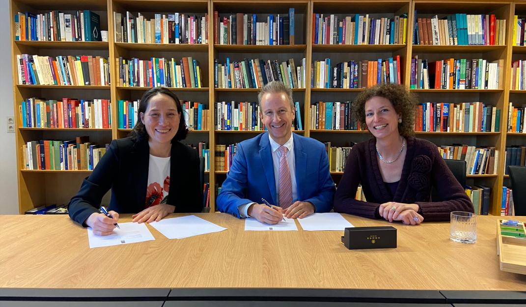 Buitenlandse Zaken en Clingendael ondertekenen de verlengingsoverenkomst