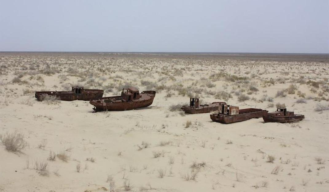 The Aral Sea was an endorheic lake, lying between Kazakhstan in the north and Uzbekistan in the south / Arian Zwegers, FlickR