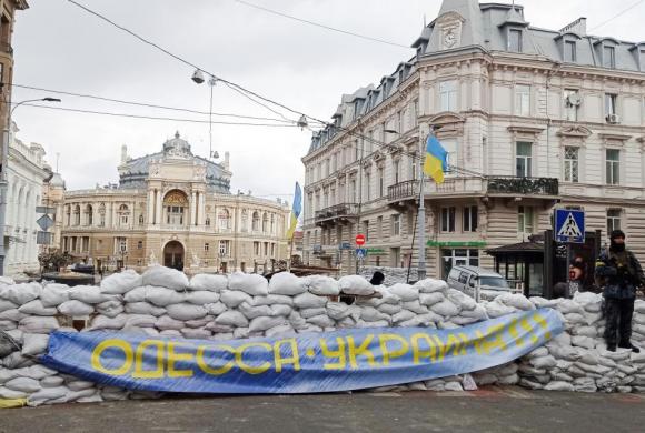 Source: A barricade made of sandbags in central Odessa, Ukraine ©Reuters
