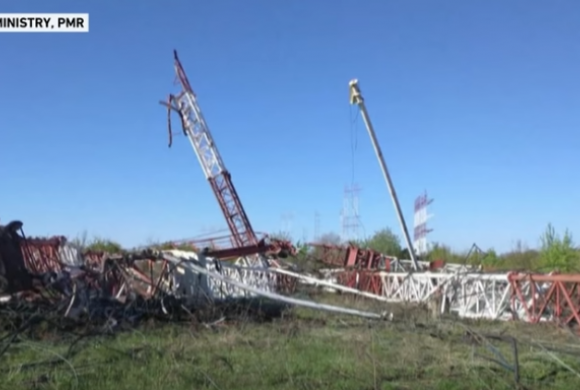 Raam op Rusland: De verwoeste radiomasten in Maiac, Transnistrië. Schermafbeelding YouTube.