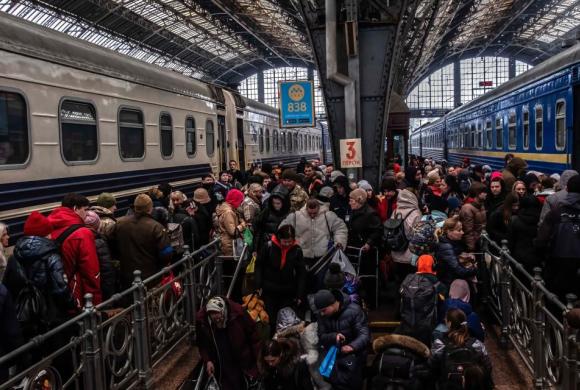 Source: Refugees from Maiurpol arriving at the train station of Lviv meet with others going to take a train for Poland, 5 April 2022 ©Reuters
