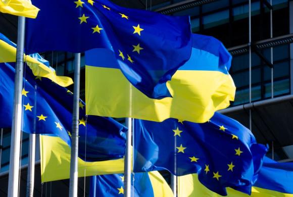 Source: EU-Ukrainian flag, source: Multimedia Centre European Parliament