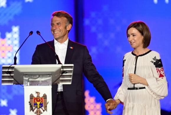 Emmanuel Macron and Maia Sandu in Chisinau on Moldova's Independence Day on August 27. Photo: Daniel Mihailescu / ANP / AFP